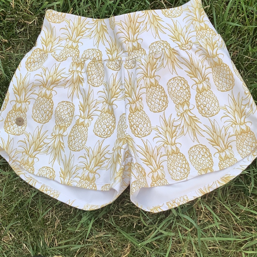Love Fitness White & Gold Pineapple Print Women's Shorts XS